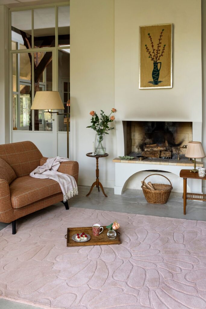 laura-ashley-rug-coleby-petals-chalk-pink-078802-4