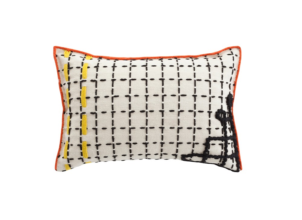 gan-cushion-bandas-d-white