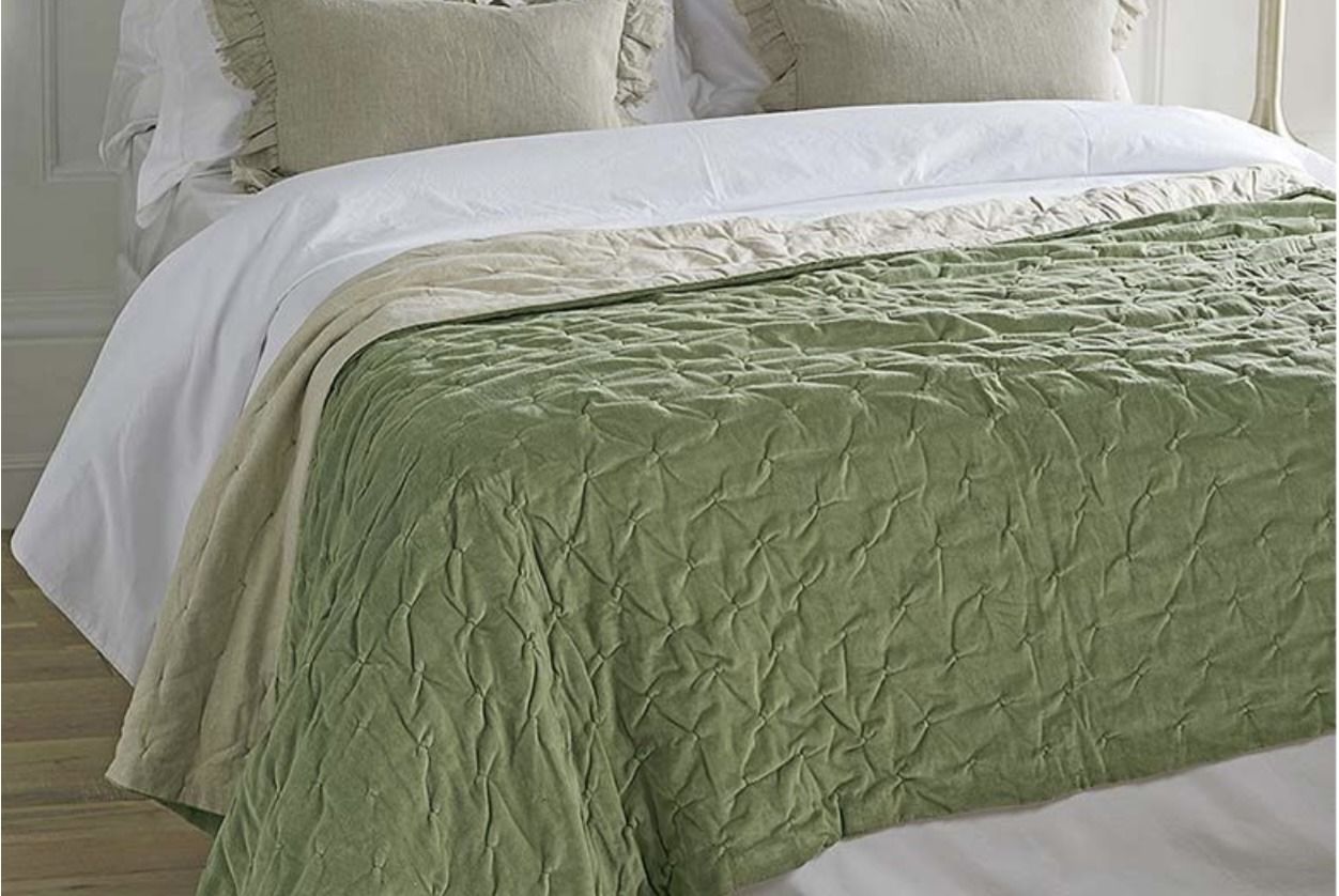 walton-co-bedspread-velvet-pistachio